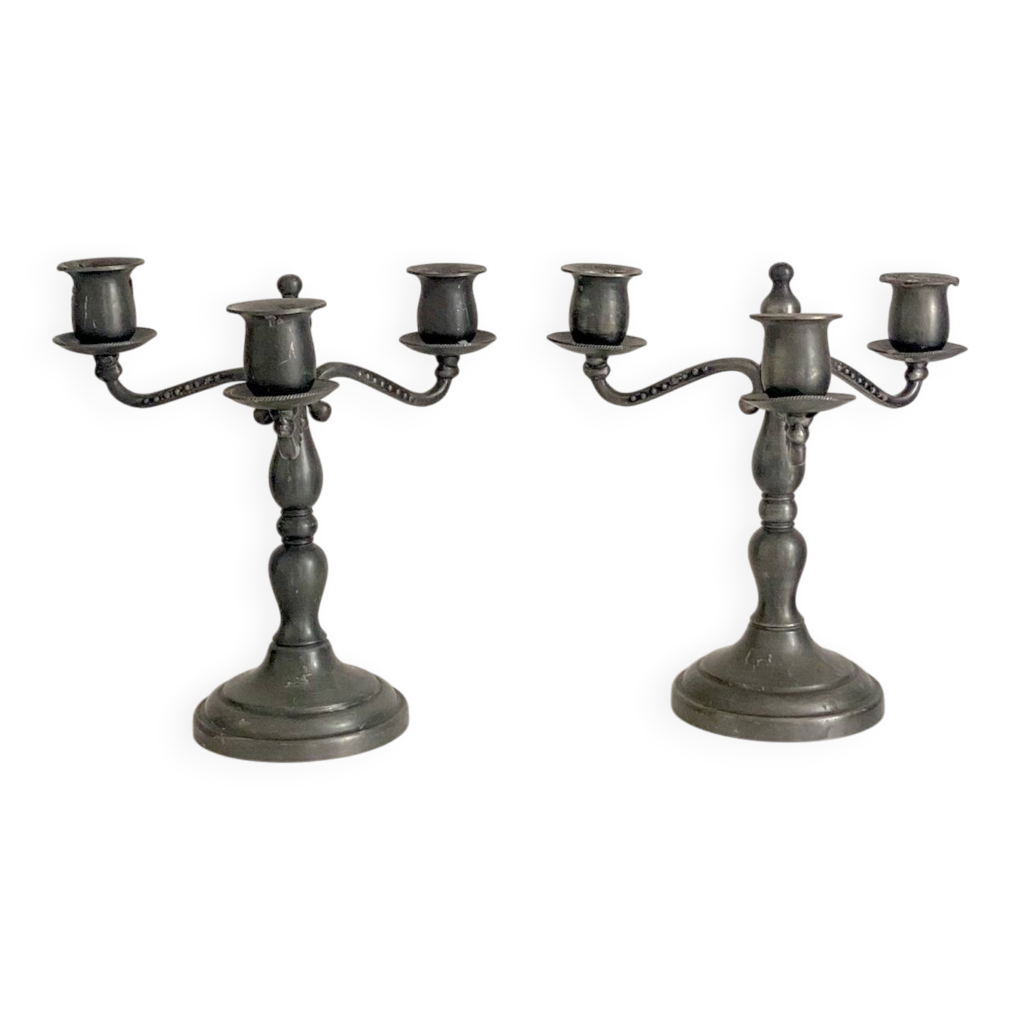 Paire de chandeliers en étain