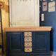 Buffet bas relookée noir et bois