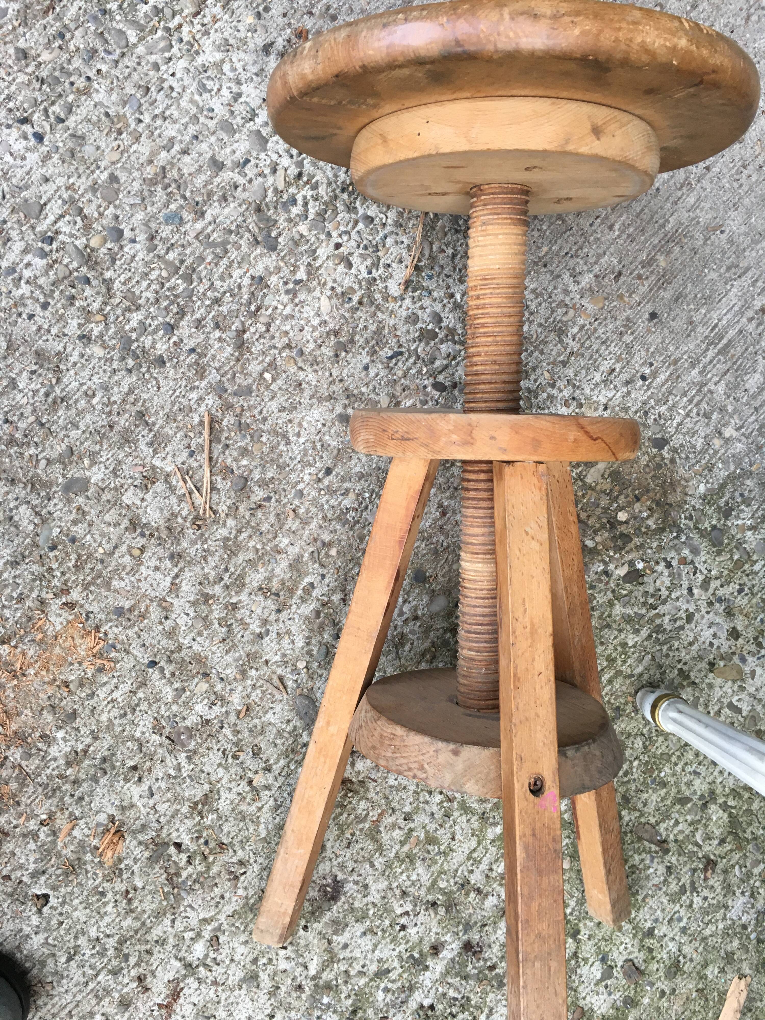 Former adjustable workshop screw stool