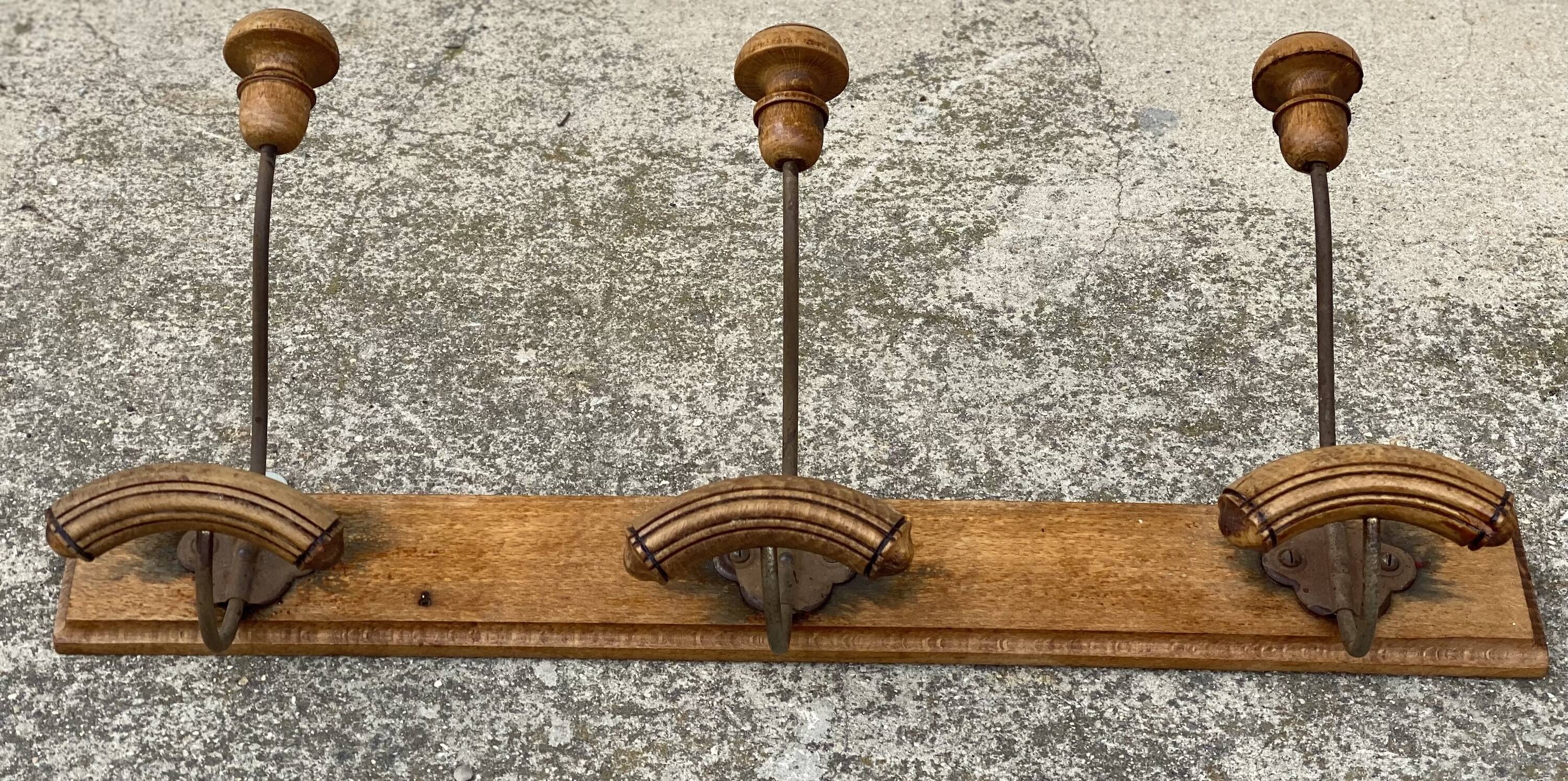 Wall-mounted coat rack with 3 hooks, 19th century.