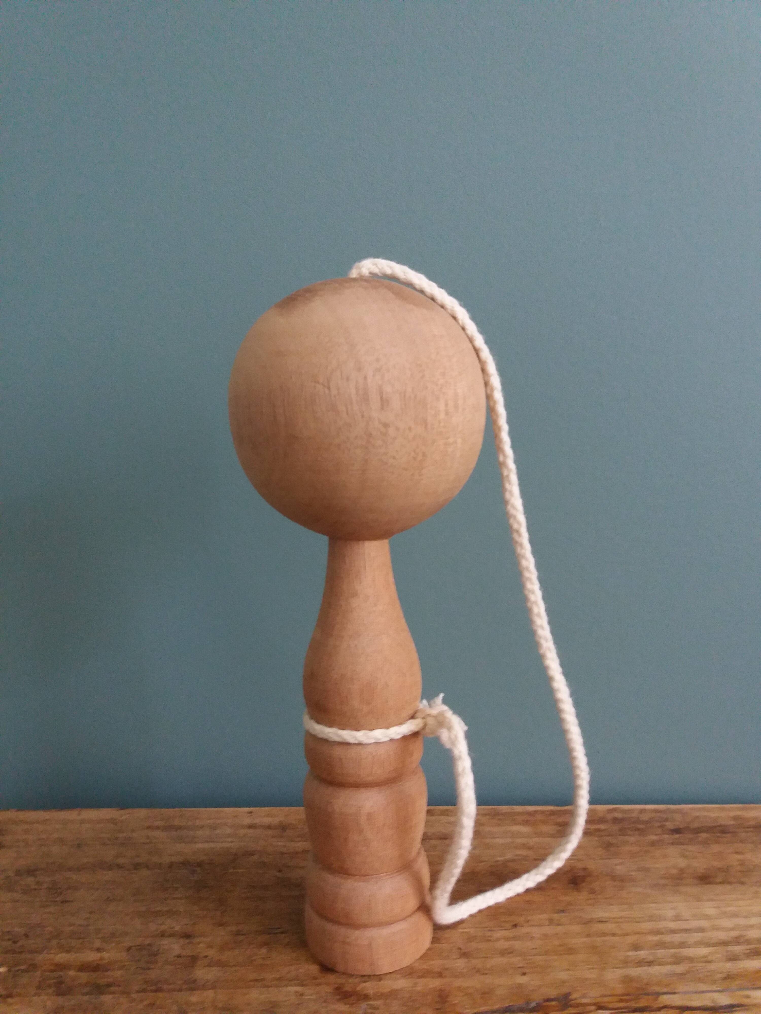 Bilboquet en bois brut