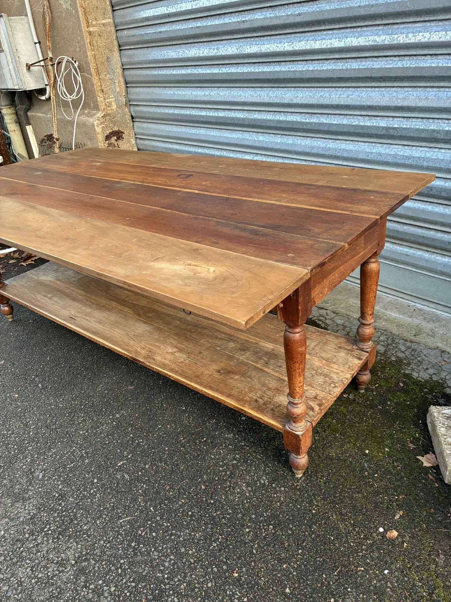 Tailor's table / cloth merchant's table