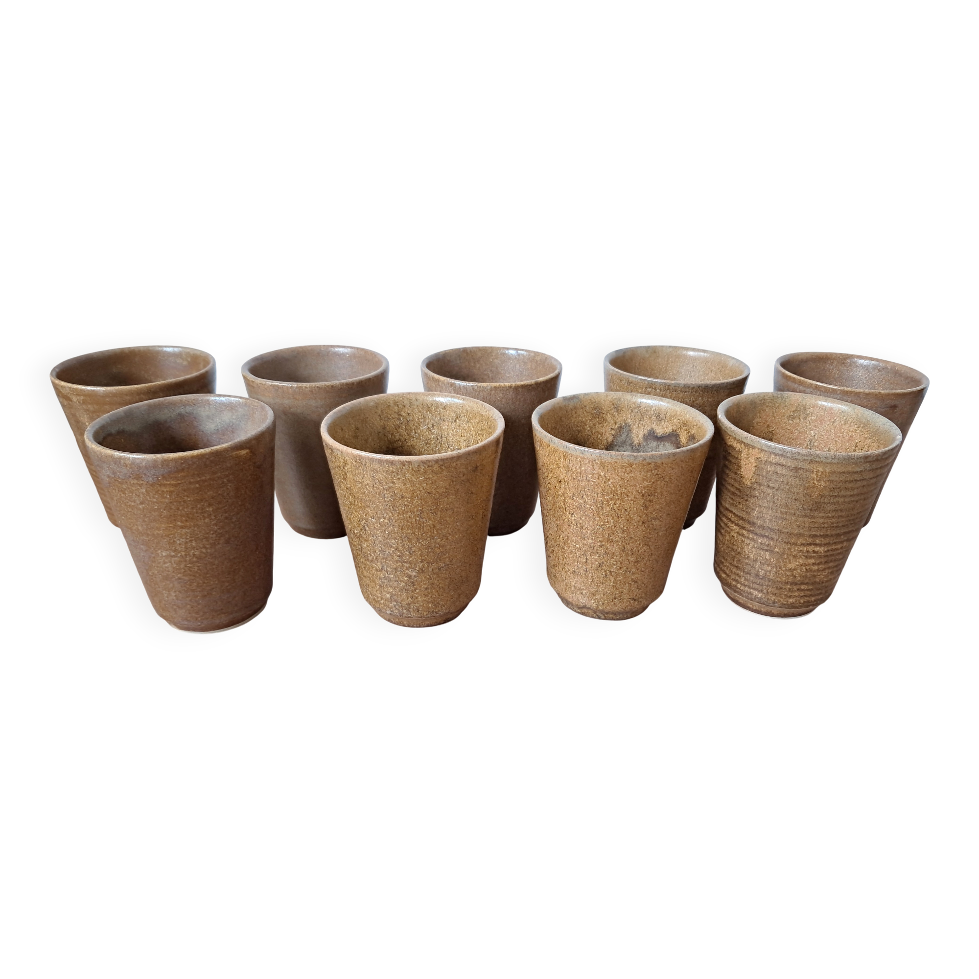 Série de 9 gobelets Digoin en grés.