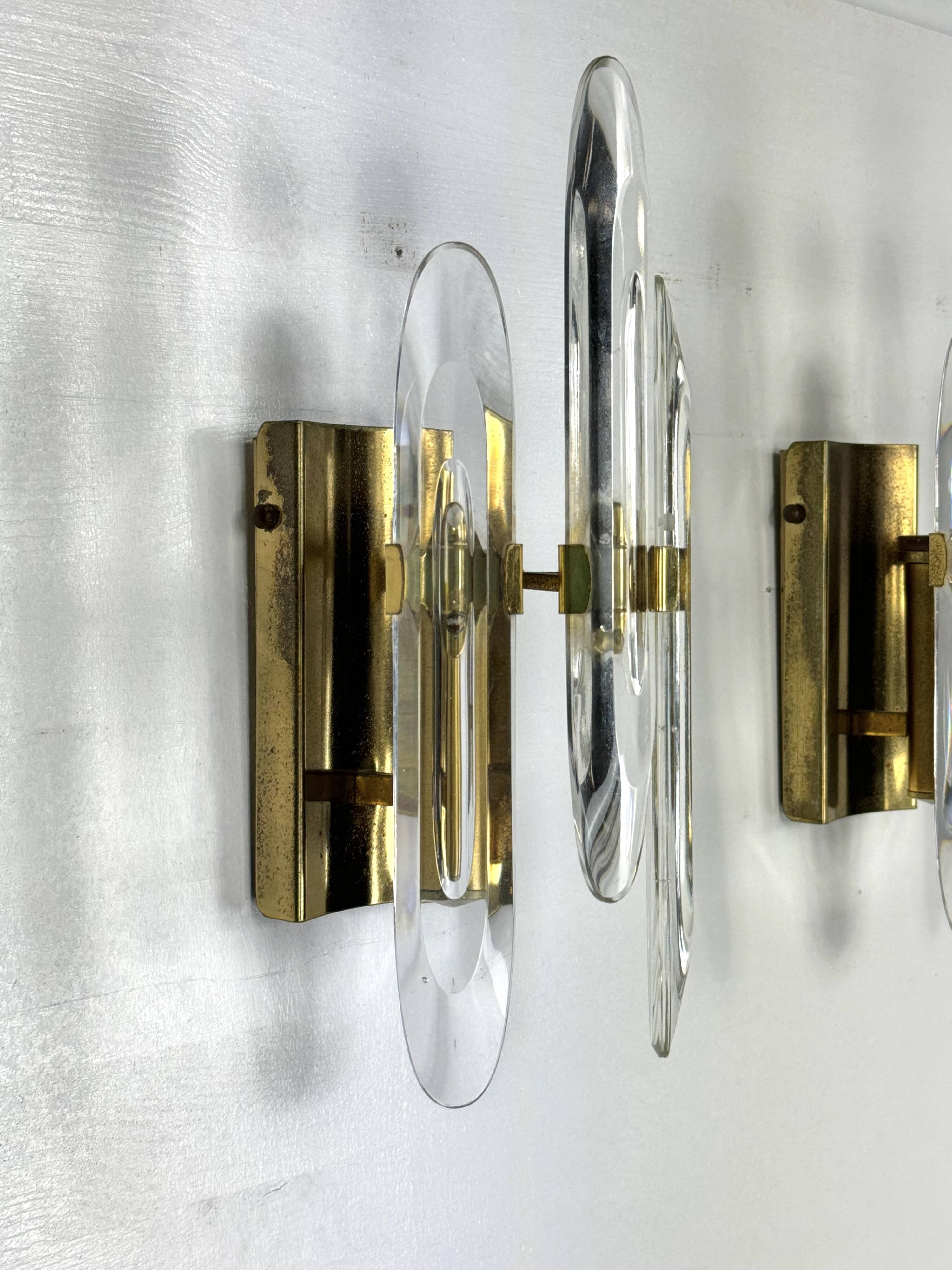 Pair of Sciolari sconces in glass and gilded brass. Italy 1970s