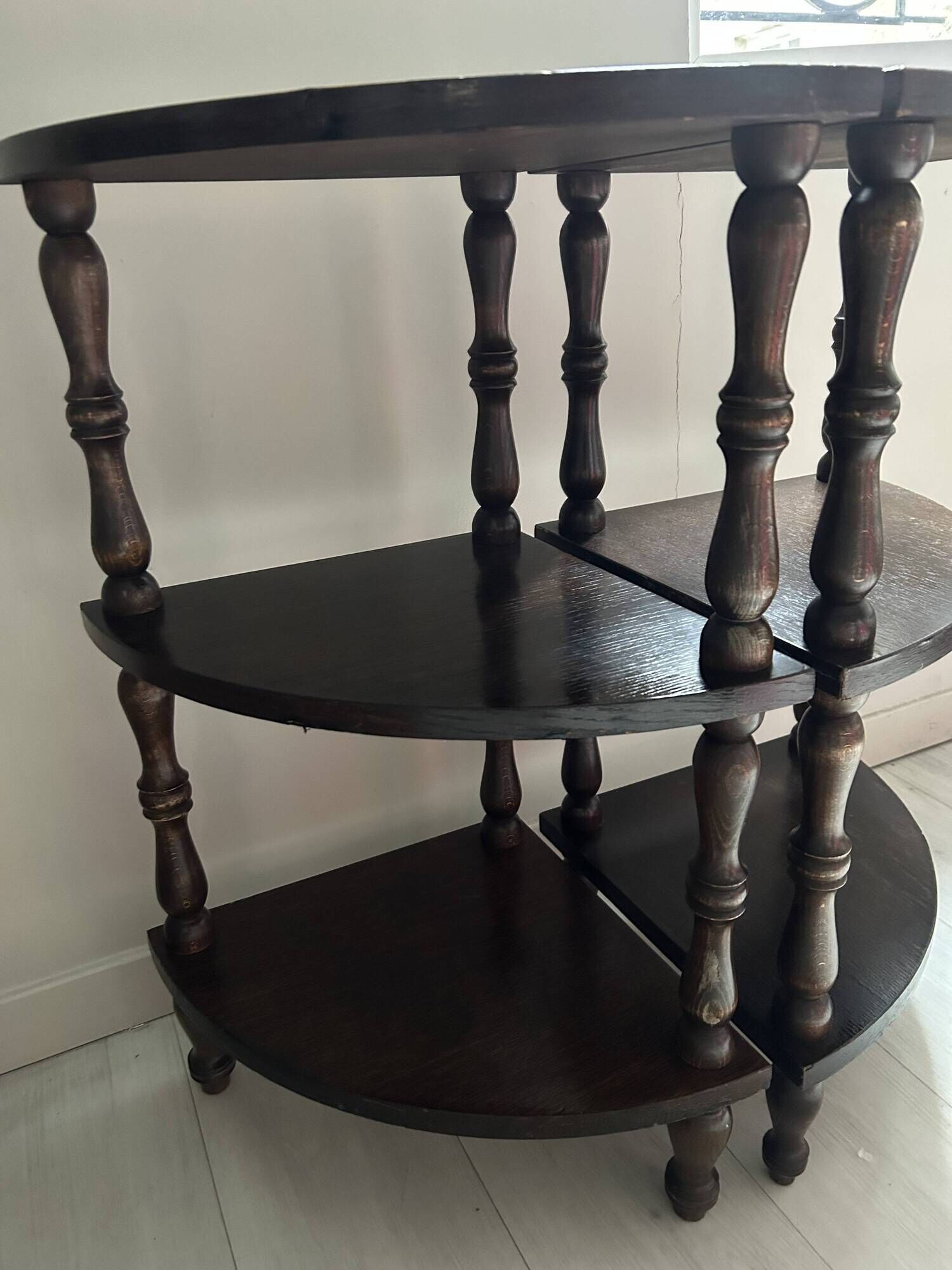 Pair of modular corner shelves in half-moon console – Napoleon I style