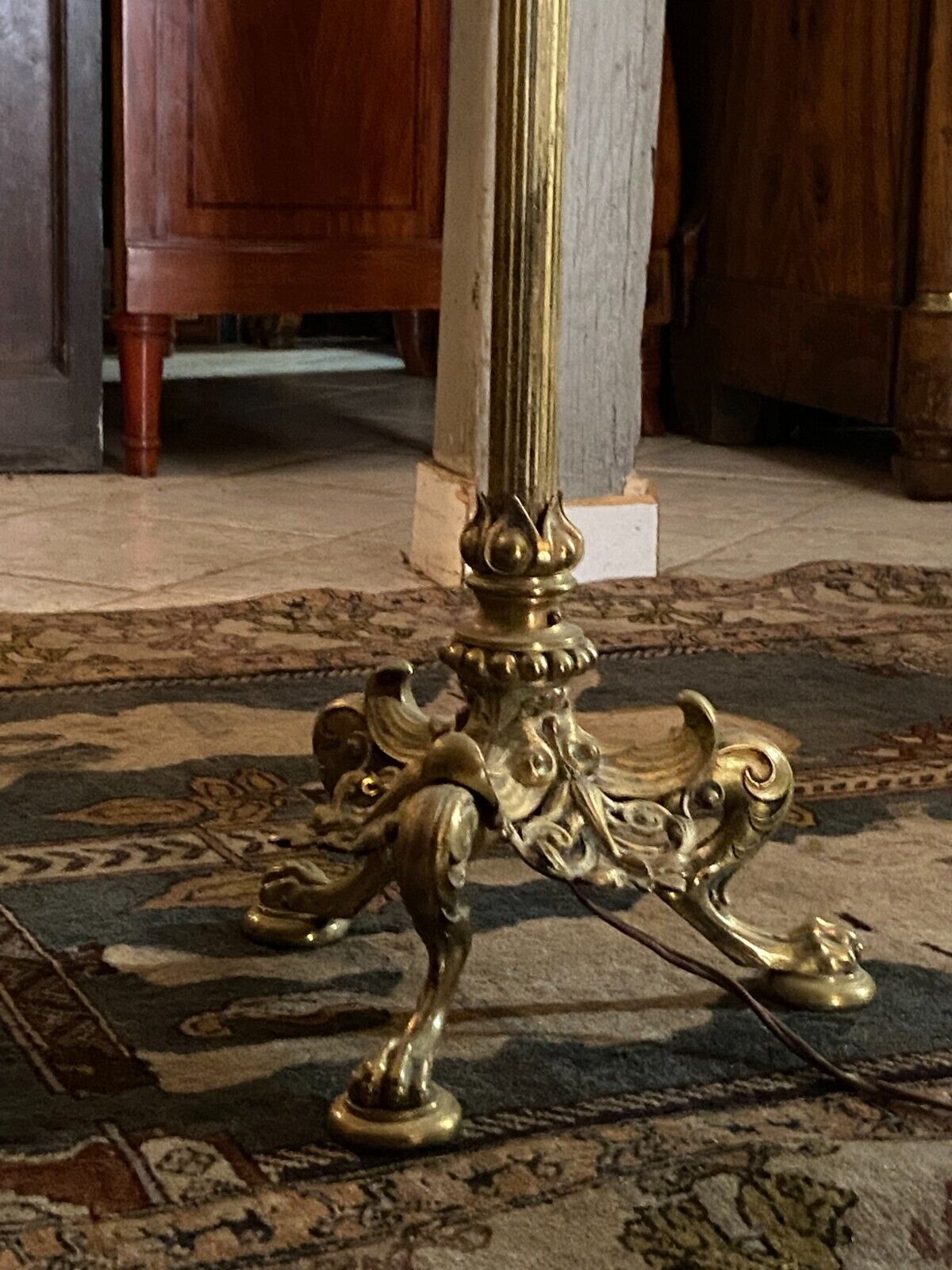 Floor lamp with adjustable height in bronze XIXth style Restoration feet claws