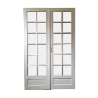 Double glass door small tiles