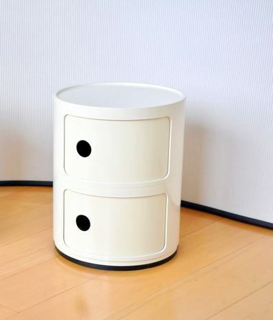 Paire de tables d'appoint ou bout de canapé Kartell par Anna Castelli