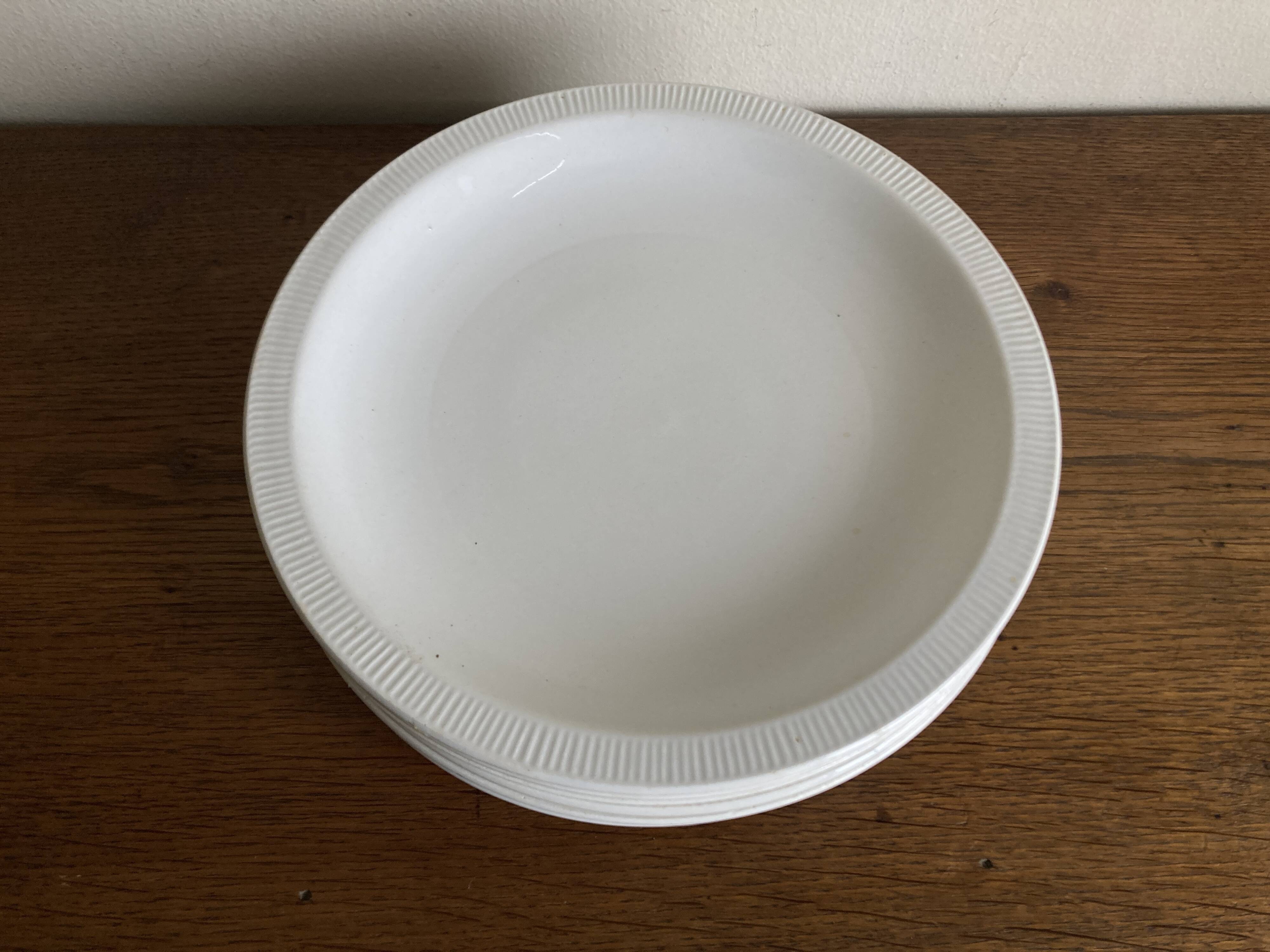 Set of 7 modernist flat plates Lunéville 1930 white earthenware
