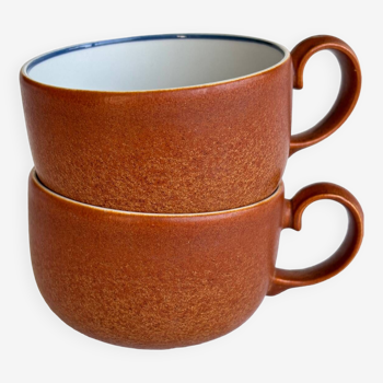 2 very and earthenware coffee cups