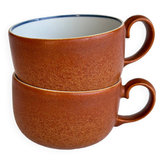 2 very and earthenware coffee cups