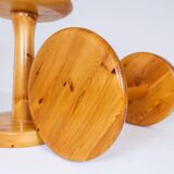 Pair of modern minimalist Scandinavian stools in pine, Sweden, 1970s.