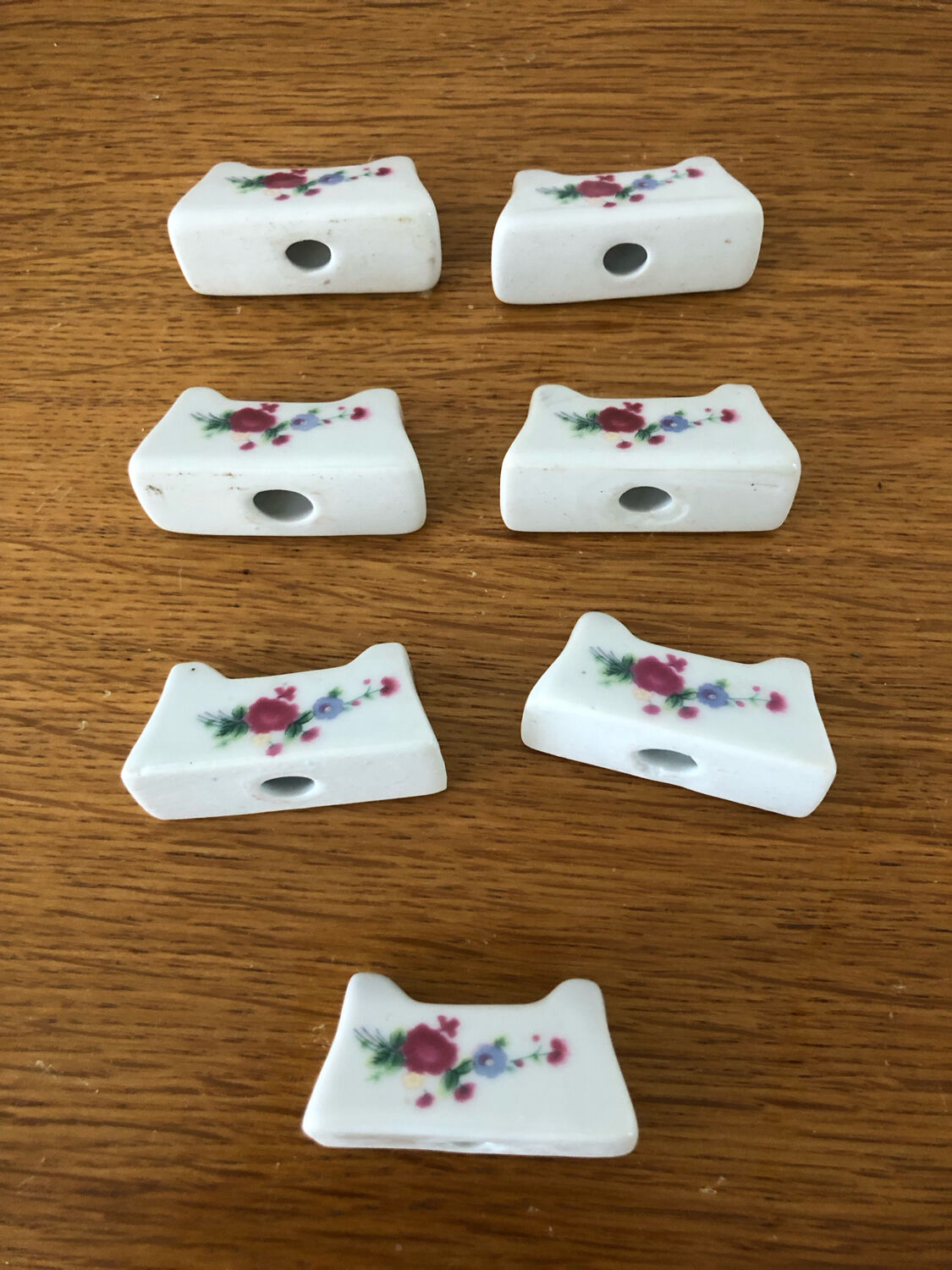 7 portes couteaux vintage en porcelaine décor floral
