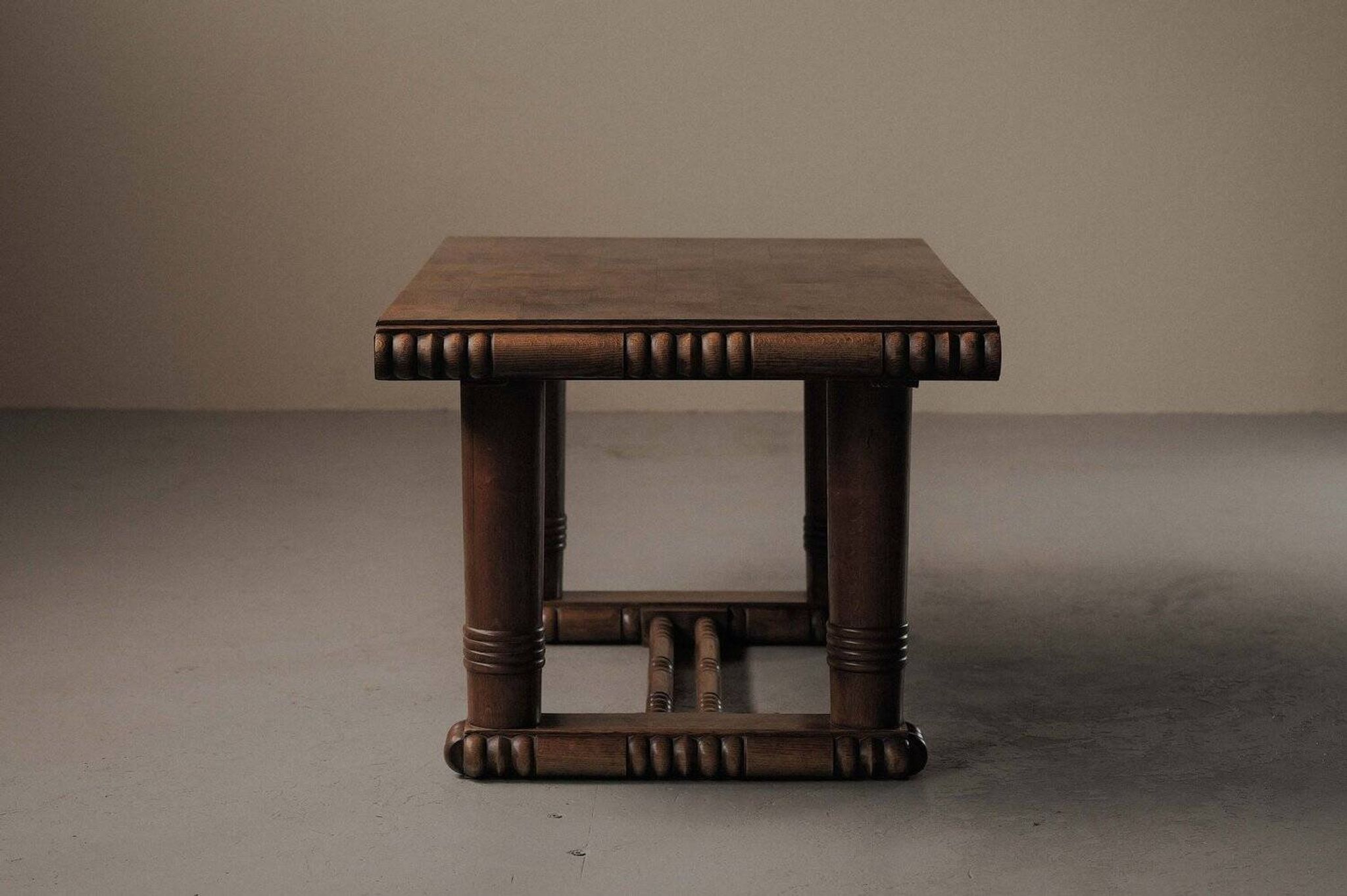 Table Art déco en chêne – France, années 1930–1940