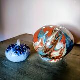 2 vases with flowers