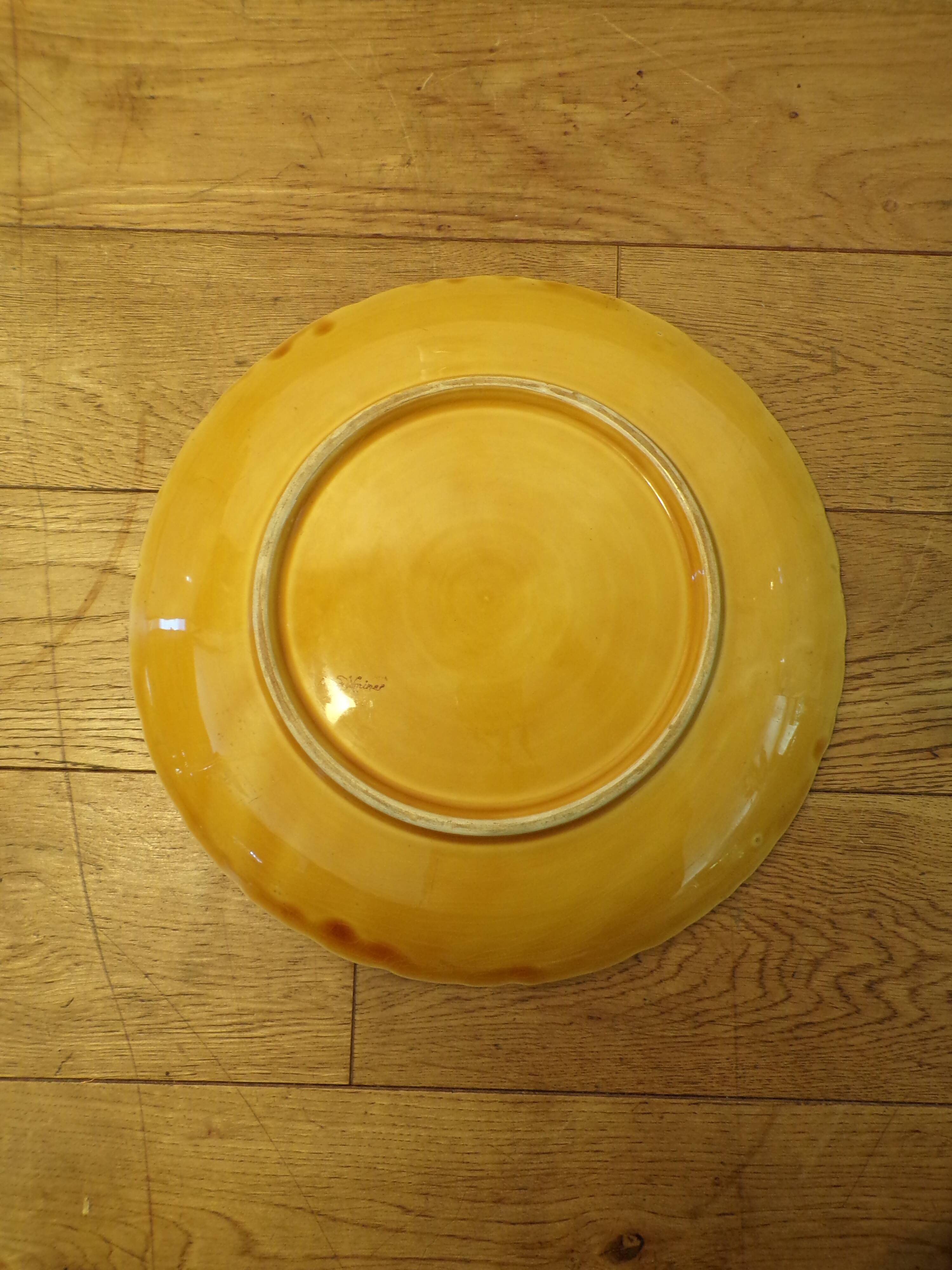 Sarreguemines fruit-decorated barbotine dish Ø30cm