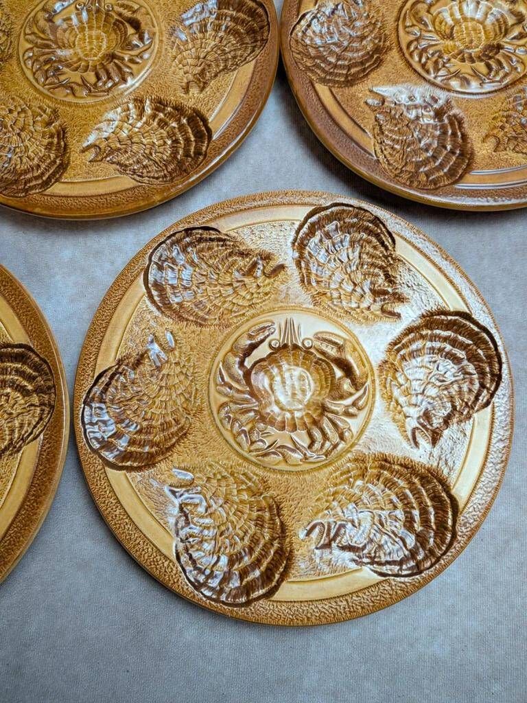 Set of 8 vintage oyster plates in majolica – Ateliers du Revernay