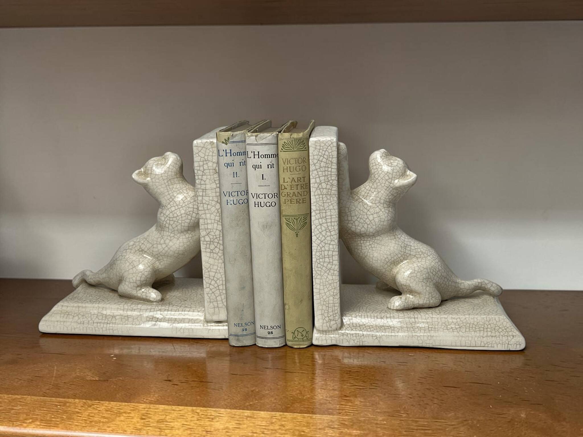 Art Deco, pair of crackled earthenware bookends featuring cats from Louvière around 1930.