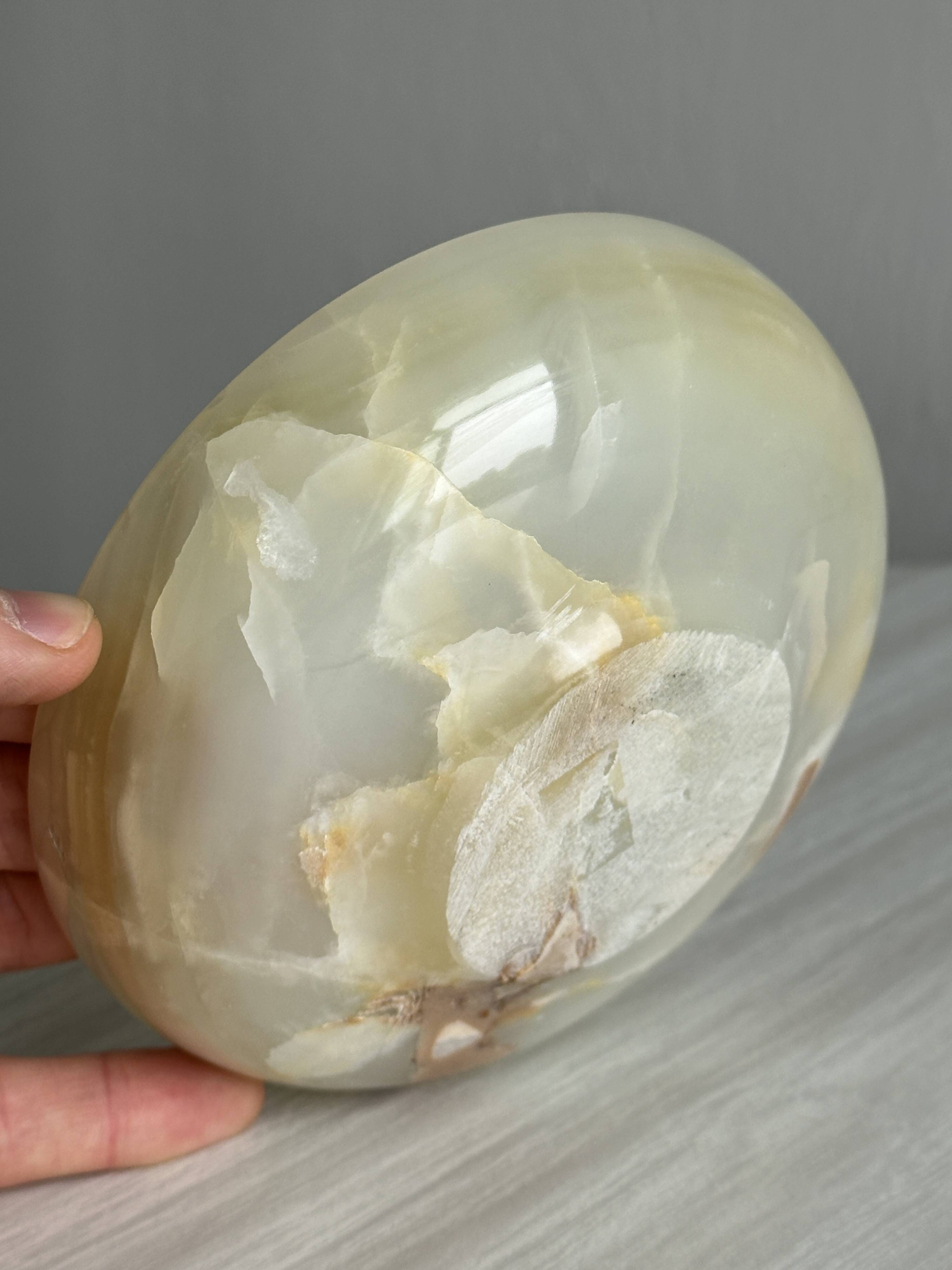 Marbled onyx pocket emptier