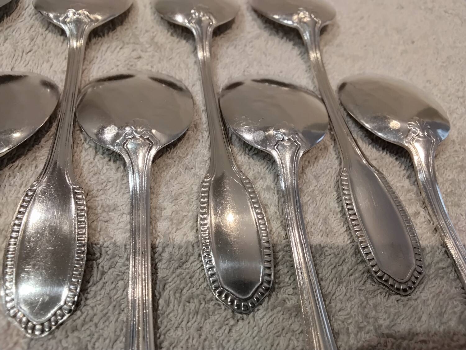 10 silver-plated metal ice scoops, silversmith Saglier Frères, gadroons