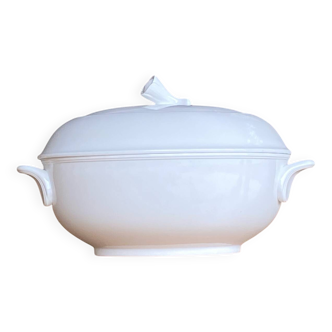 Royal Canterbury Anna fine bone china tureen or dish