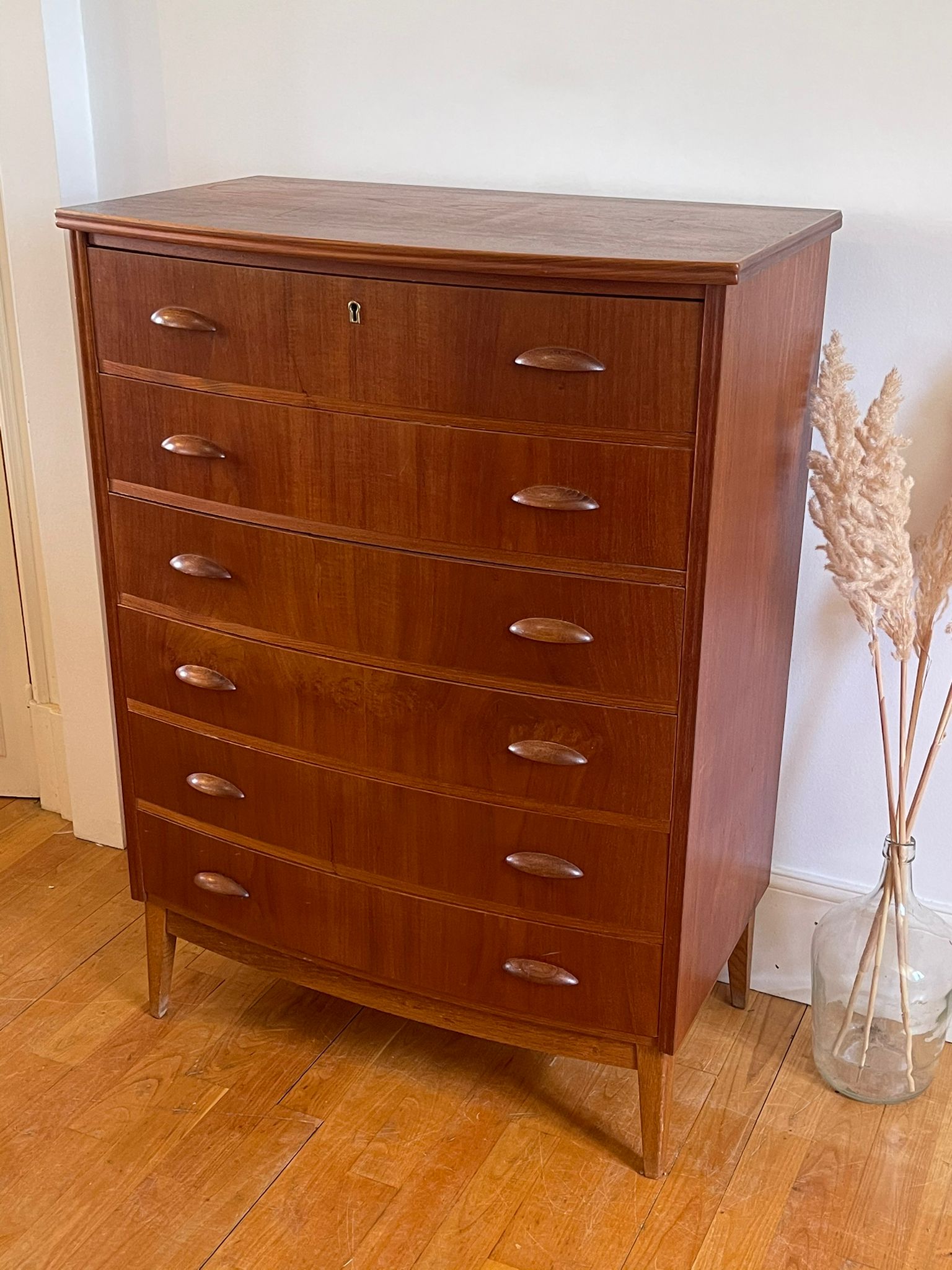 Danish teak chest of drawers with 6 drawers.