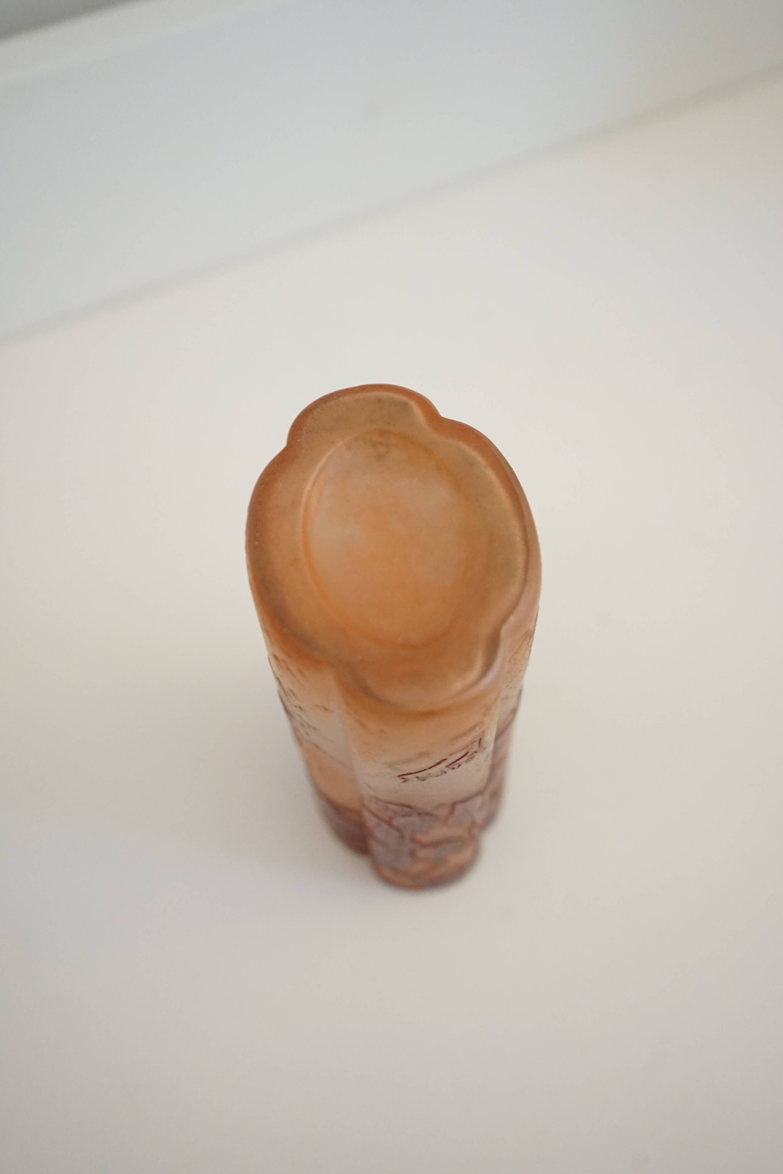Legras quadrilobed vase from the "ruby" series in glass (1900 - 1910)