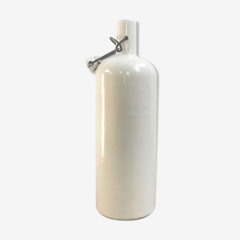 Bouteille en grès blanc