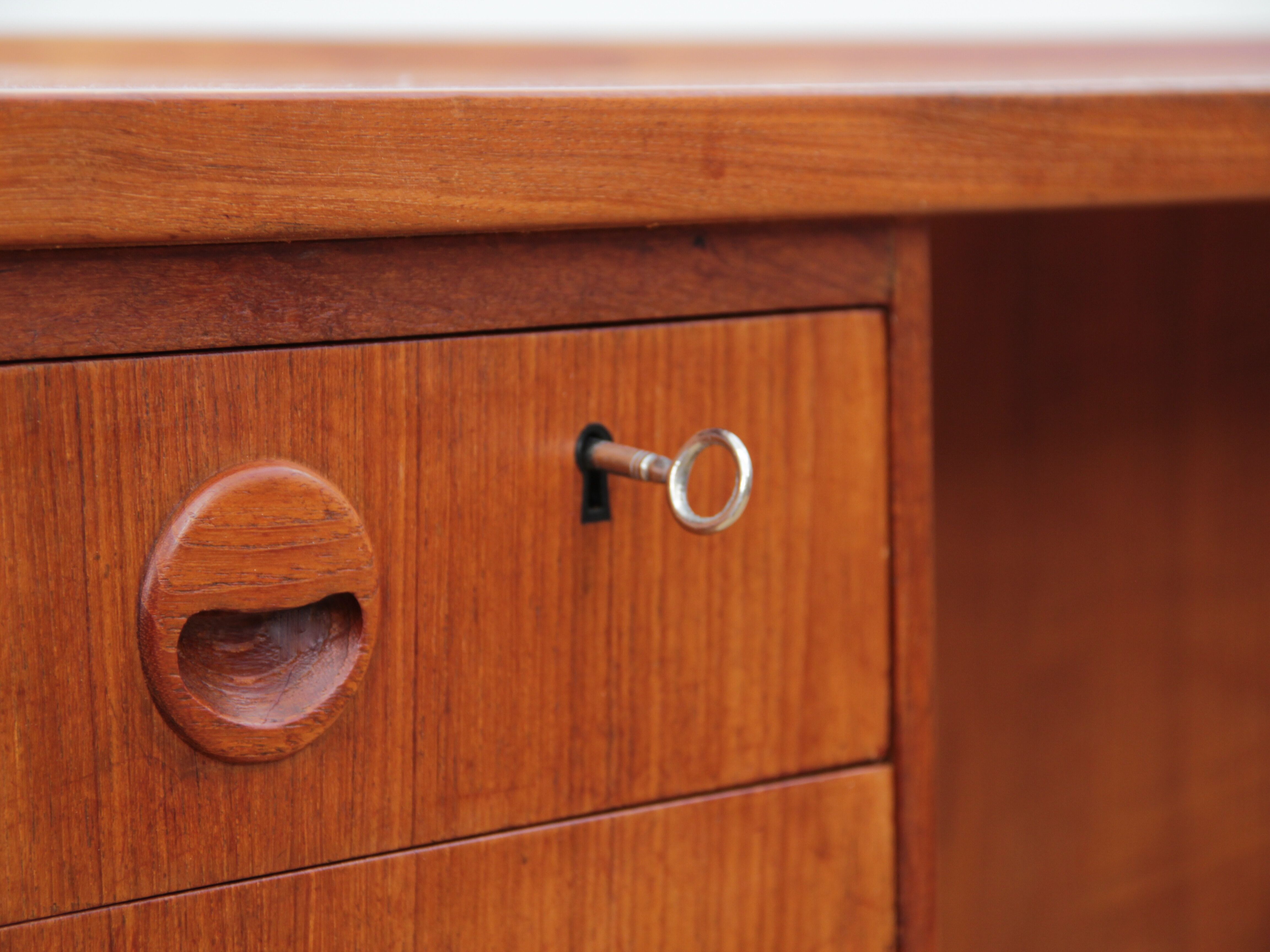 Bureau scandinave boomerang en teck d'Arne Hovmand Olsen