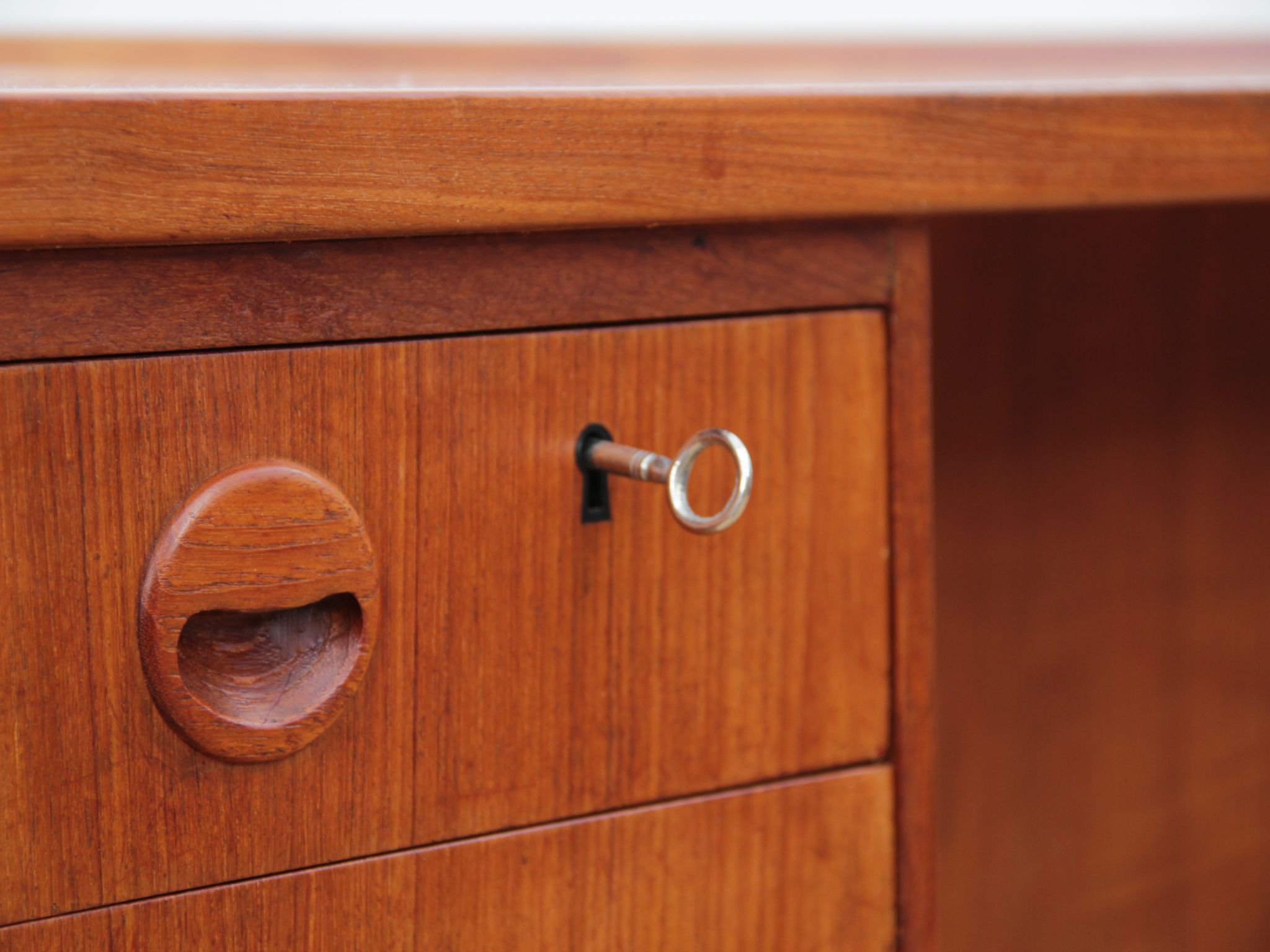 Bureau scandinave boomerang en teck d'Arne Hovmand Olsen