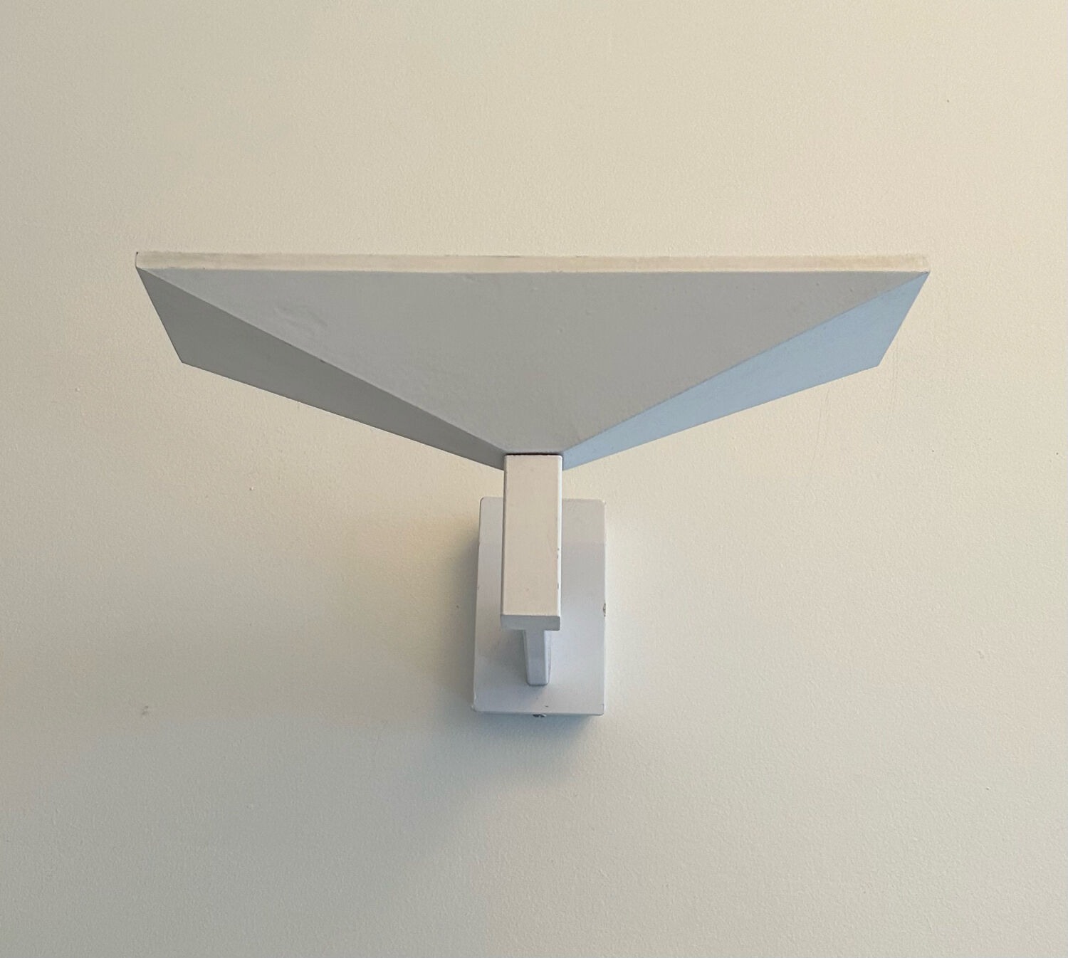 Modernist vintage Disderot wall lamp, white lacquered metal, Glass and Light 1970
