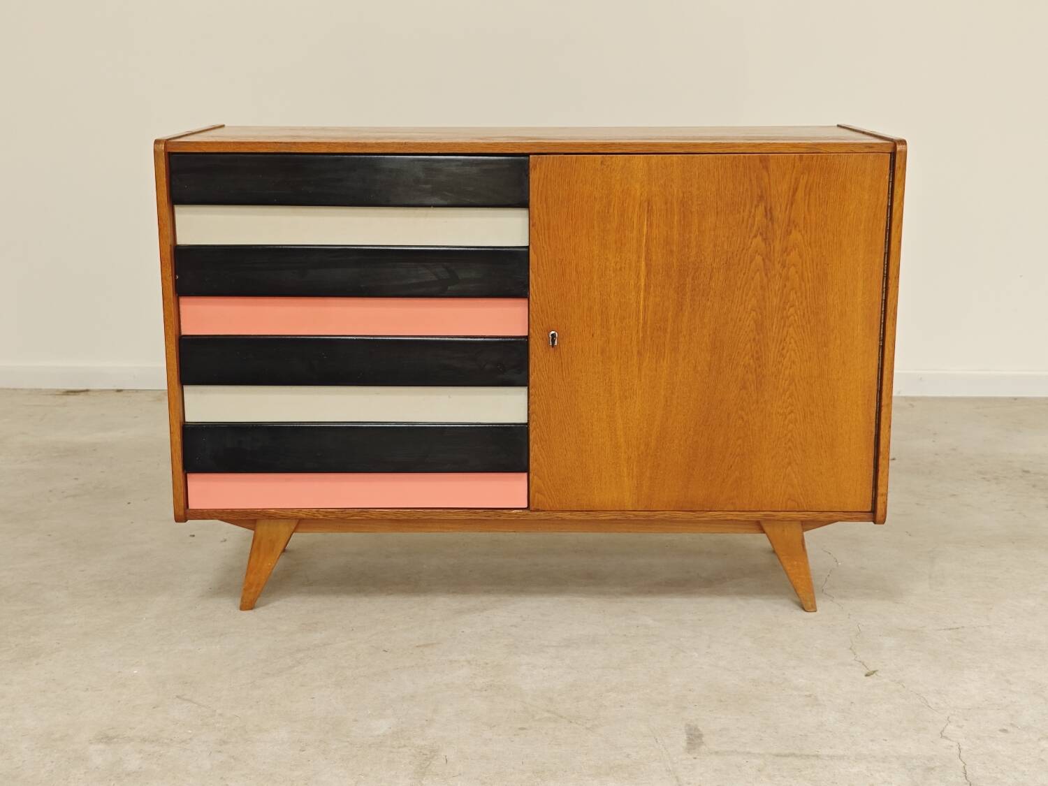 U-458 pink sideboard by Jiri Jiroutek for Interier Praha 1960