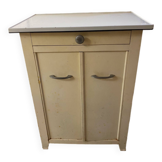 Buffet bas des annees 40/50 en tole emaillee avec 2 portes et tiroir