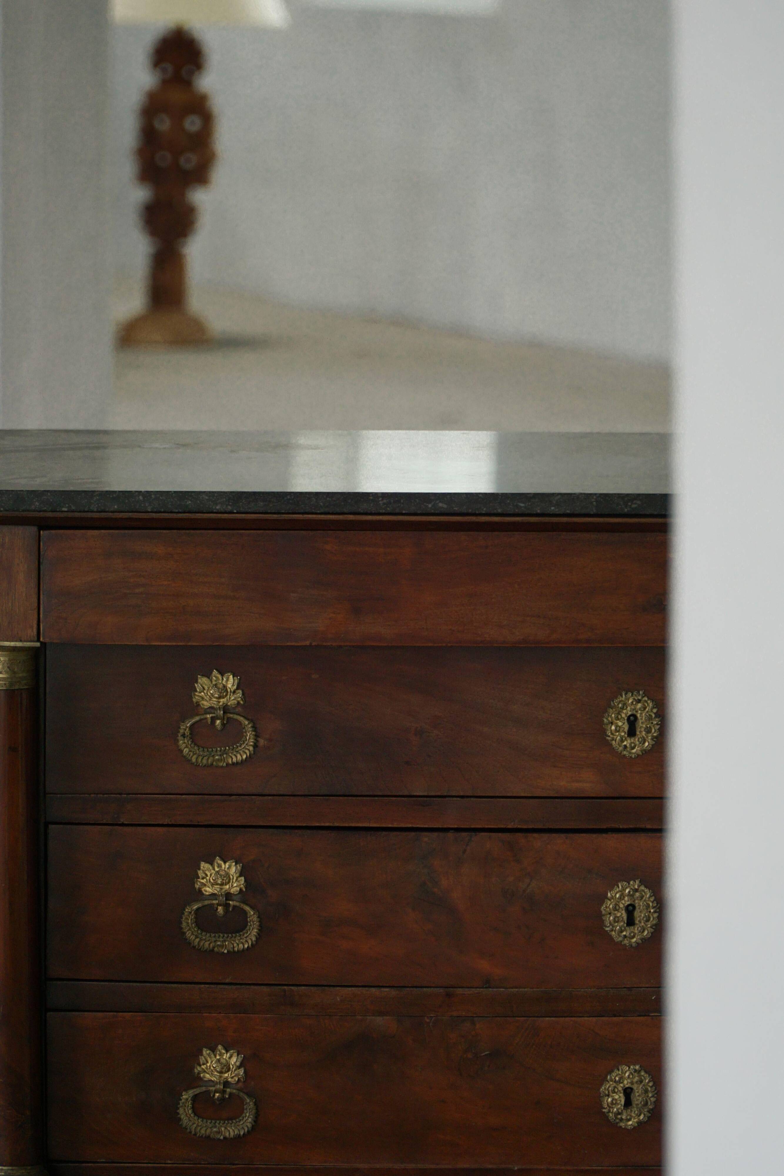 French Empire Commode / Commode, walnut and bronze mounts, 19th century