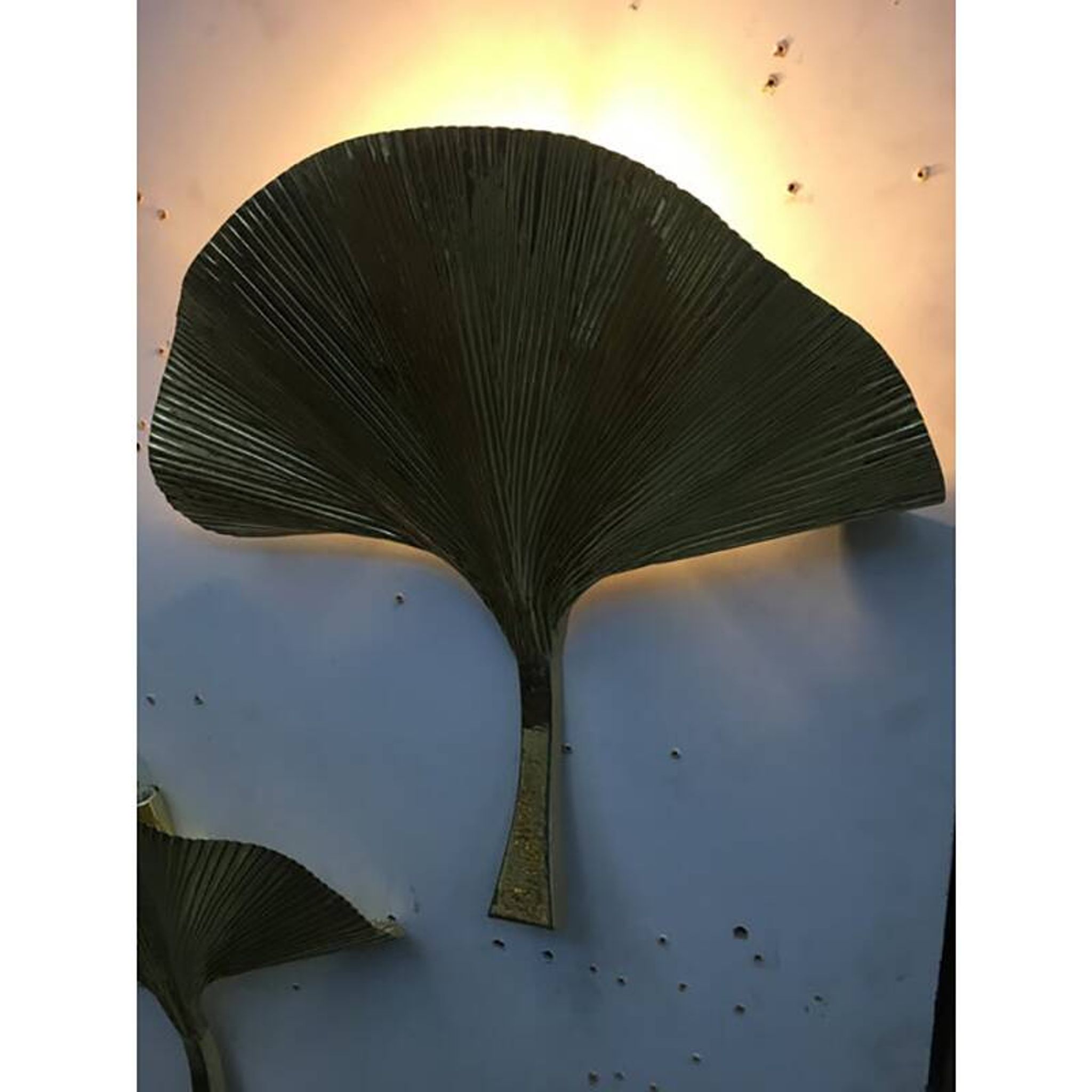 Paire d'appliques feuille en métal doré