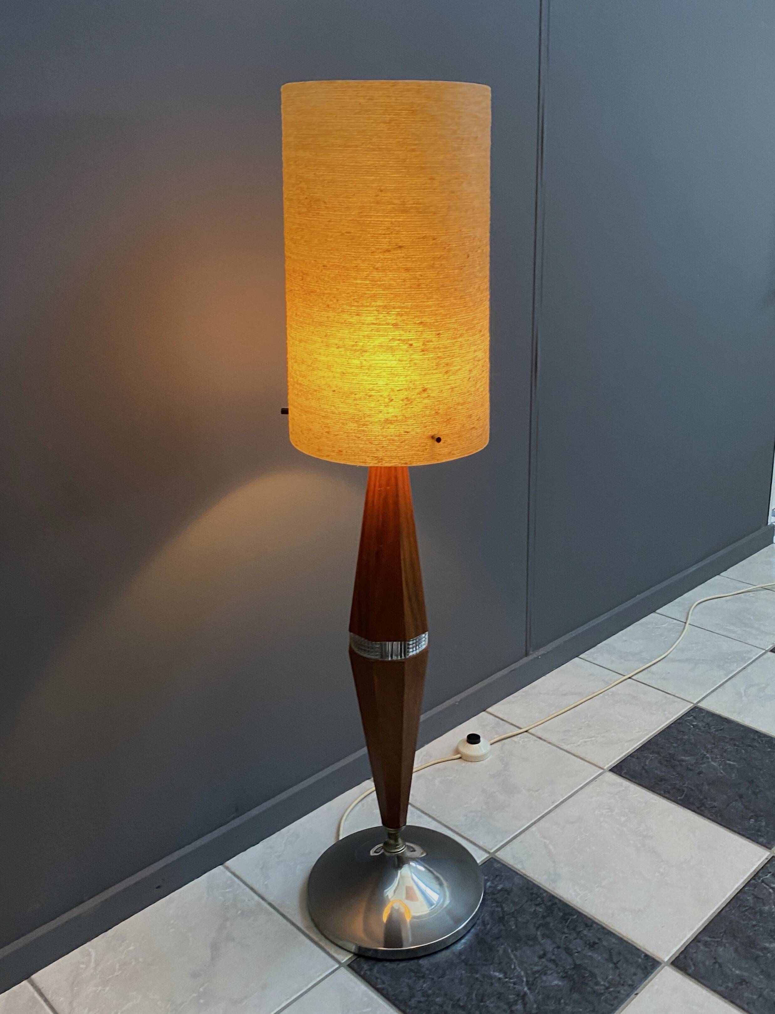 Rare Wood floor lamp with contra diabolo base 1960s