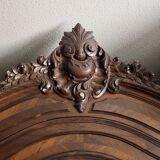 Mirror cabinet with pediment