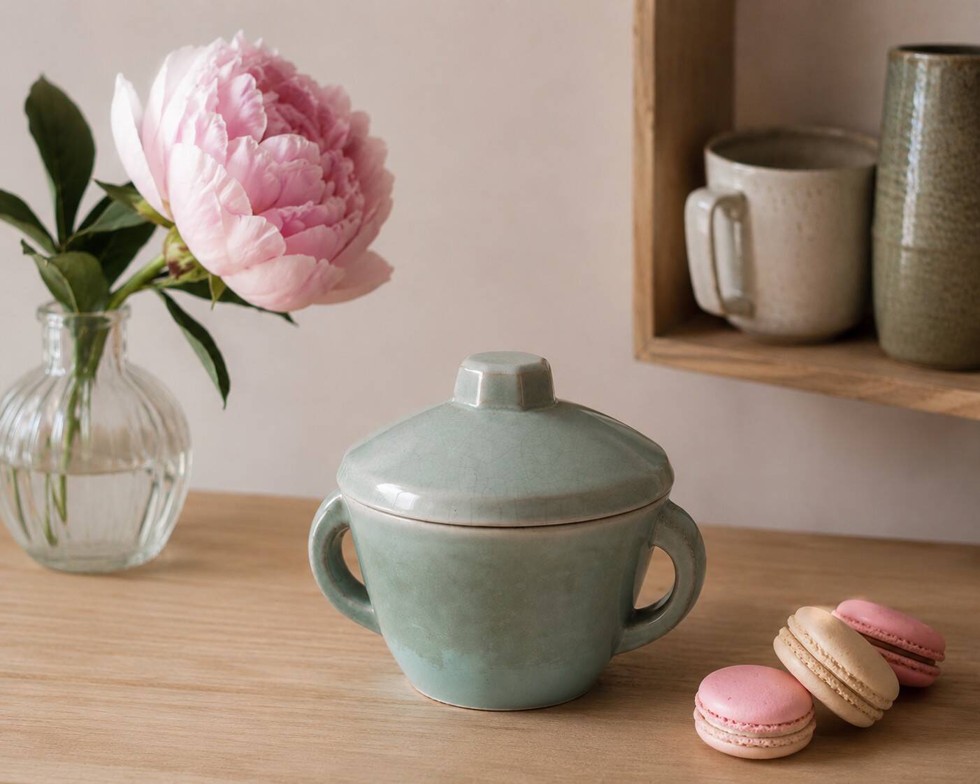 Covered sugar bowl in celadon ceramic – modernist lines