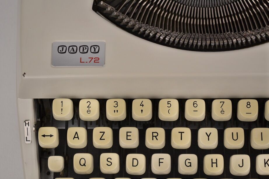 Machine à écrire portative Japy L.72 vintage 1970