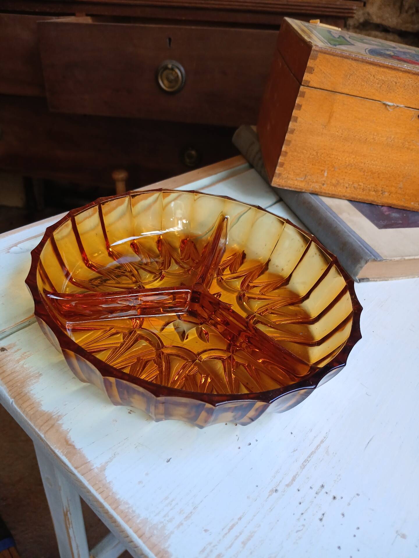 Plat apéritif vintage en verre ambré 