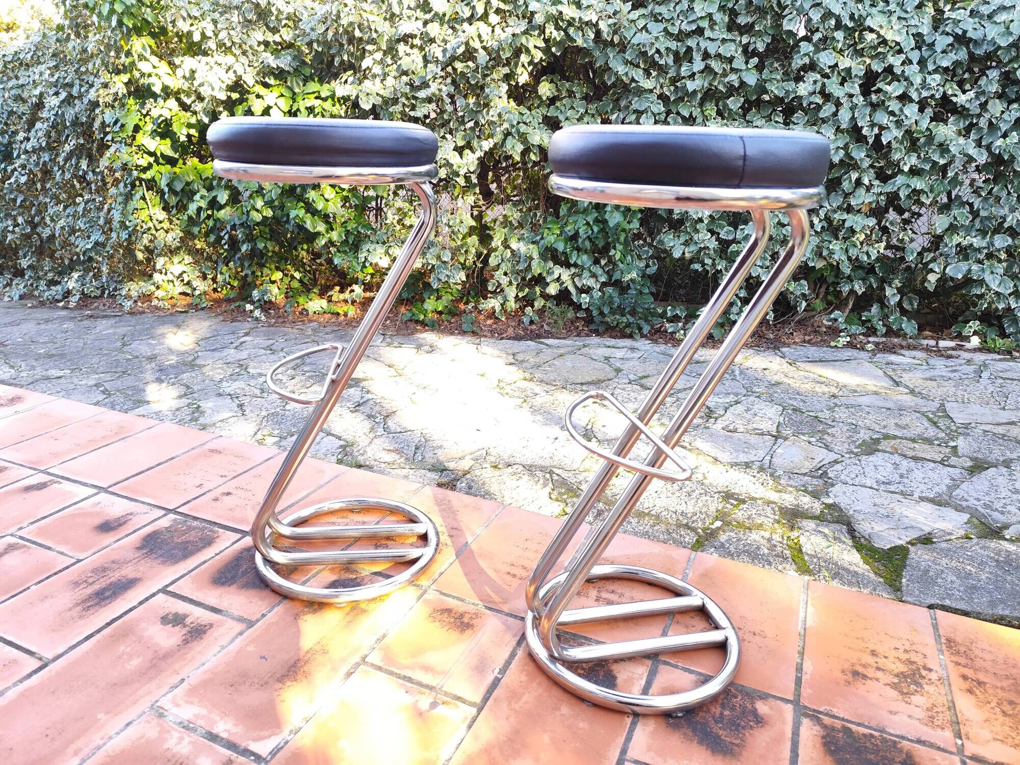 Set of high stools in chrome metal and vintage 80s leather Z