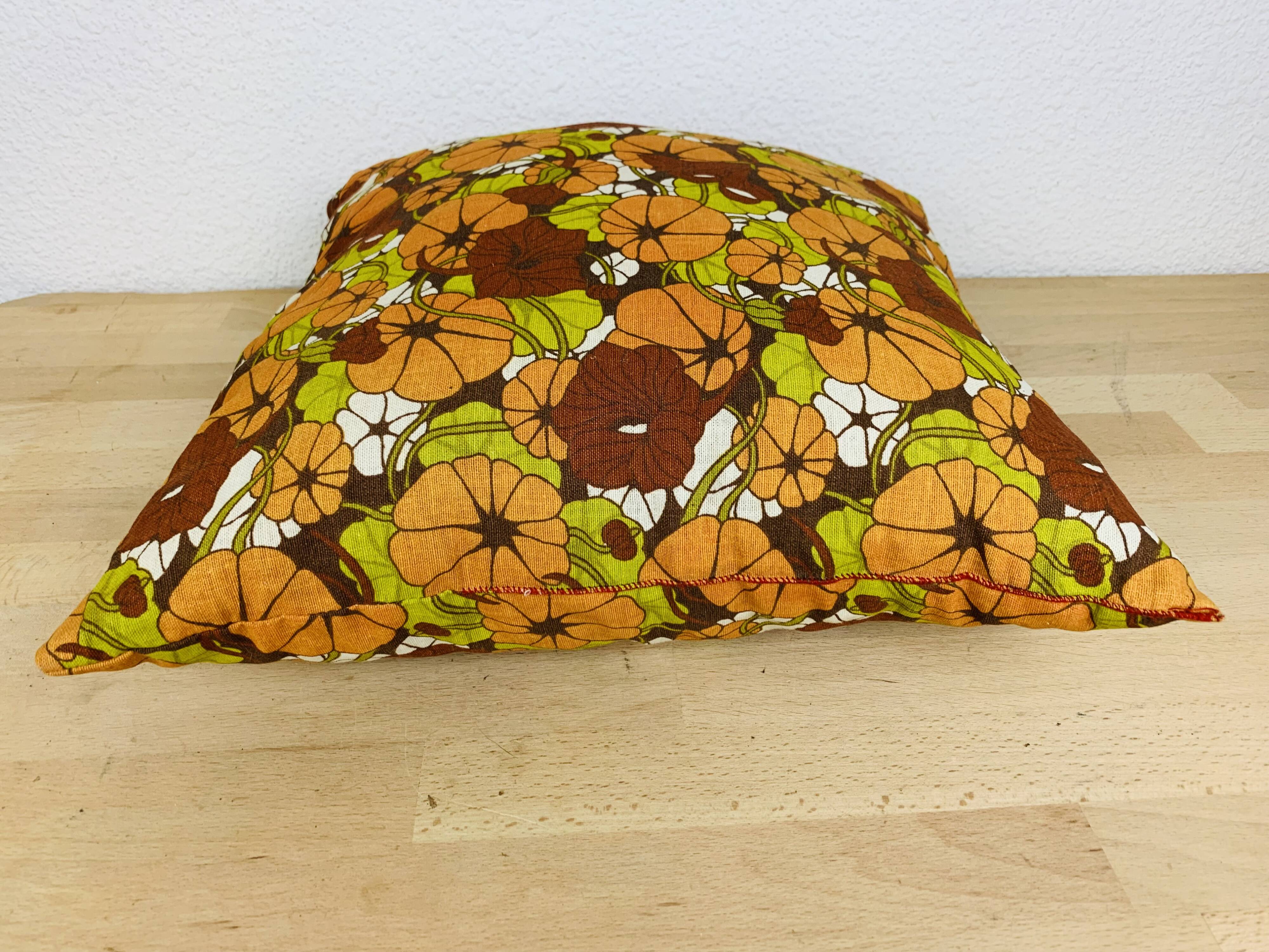 Coussin fleurs années 70 vintage 39 x 39 cm