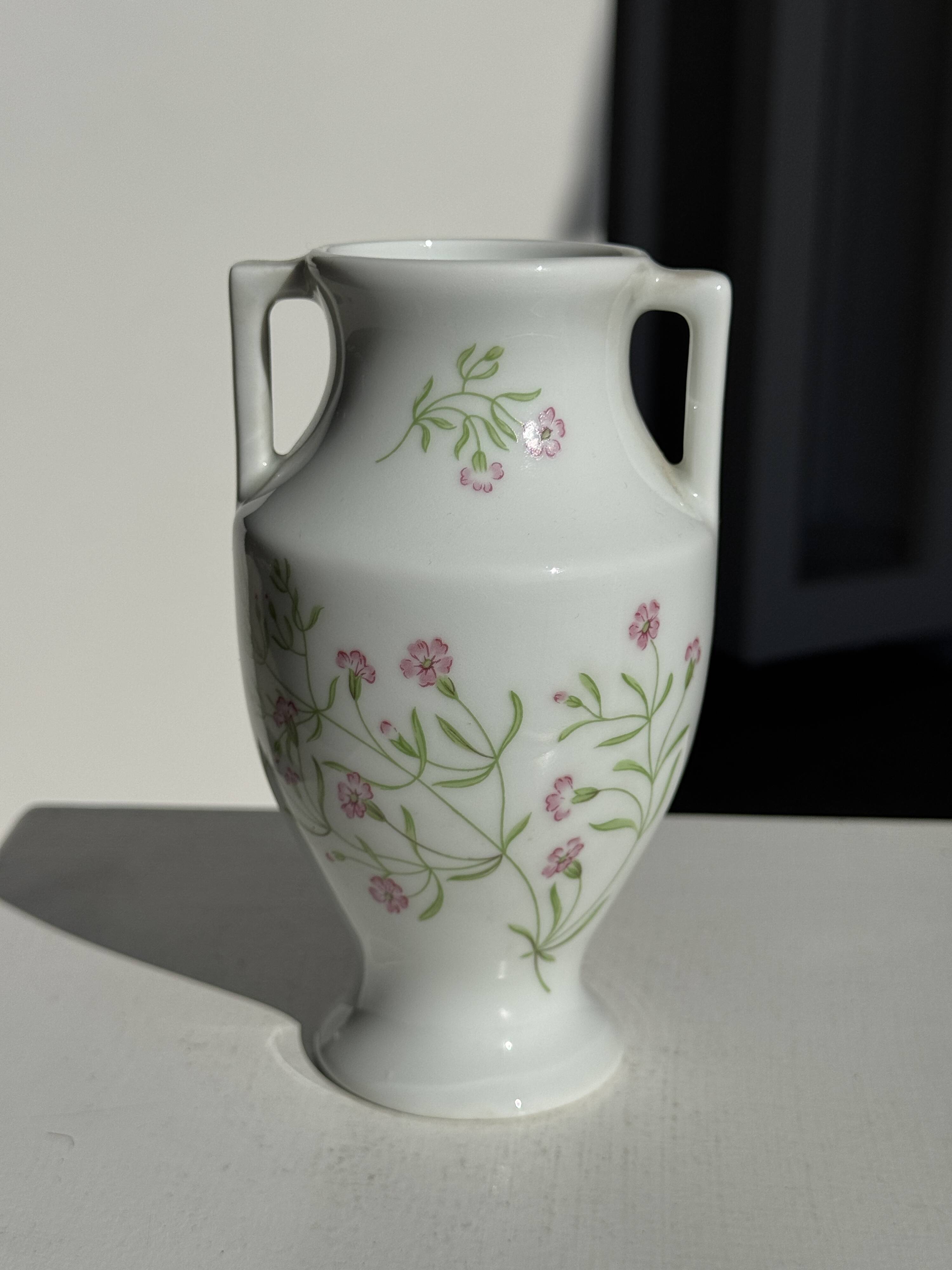 Small porcelain amphora from the Royal Lily of Limoges, limited edition, decorated.