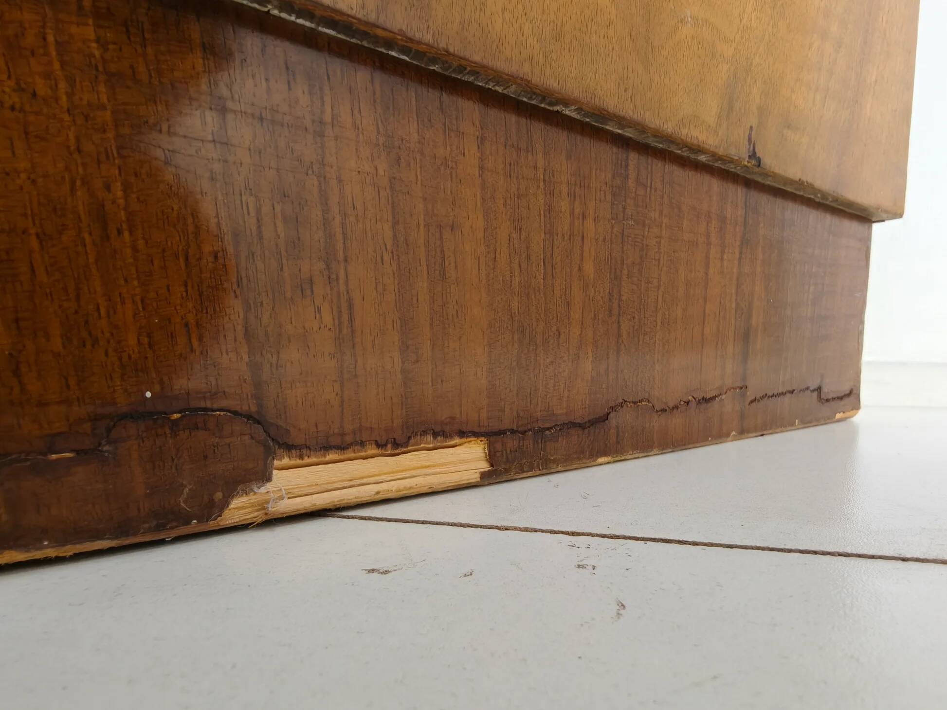 Superb English Art Deco wardrobe in burr walnut – 1930s