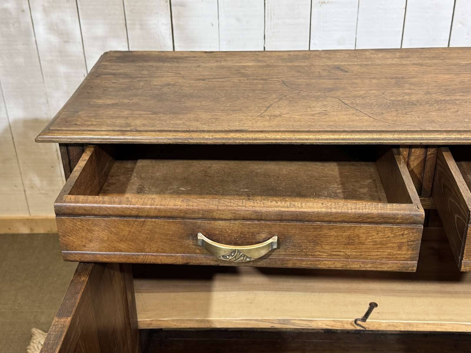 Rustic Art Deco buffet from the 1930s in chestnut wood.