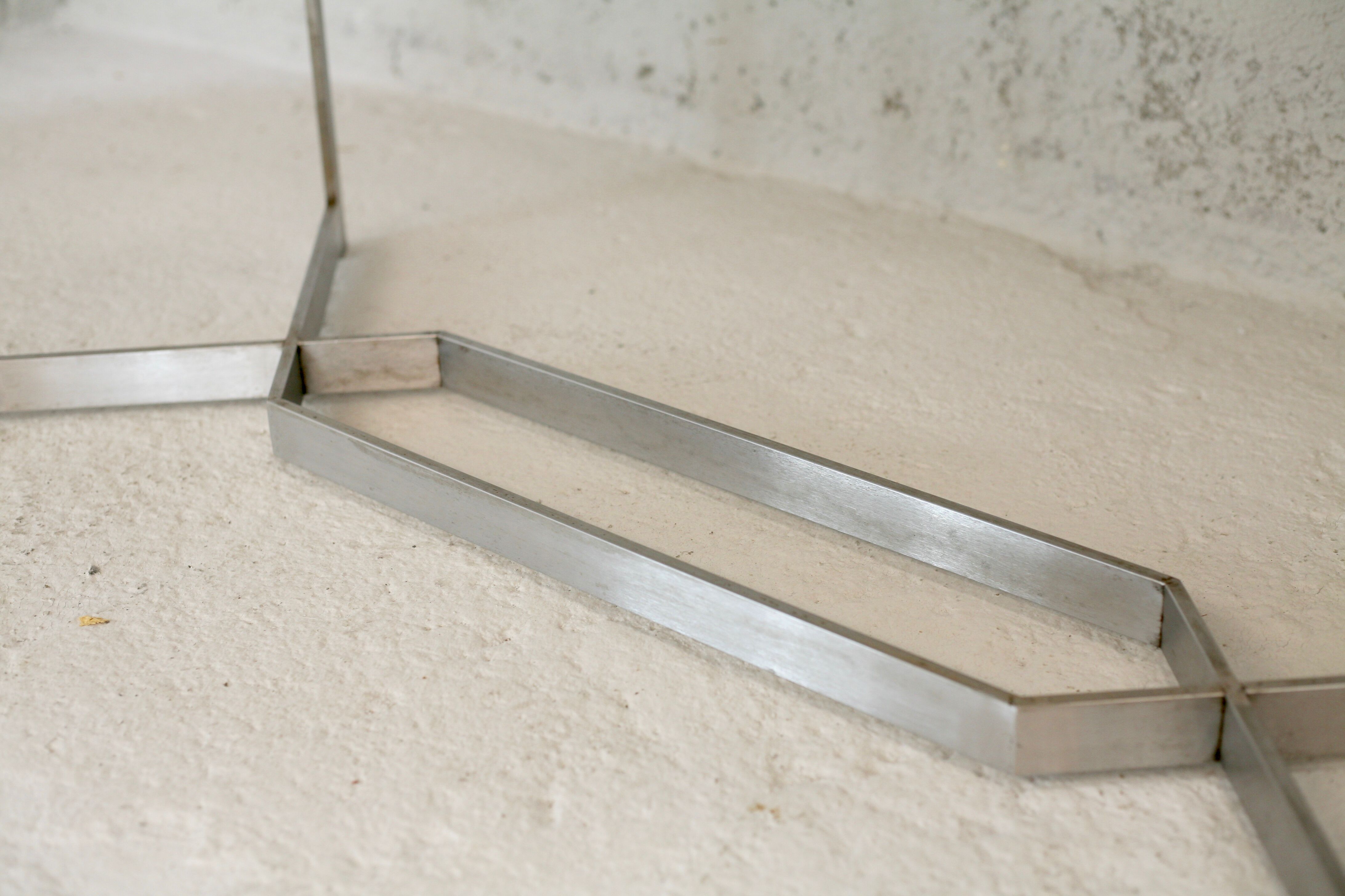 Table de Paul Legard, édition DOM, aluminium brossé et dalle elliptique de verre fumé, France, circa