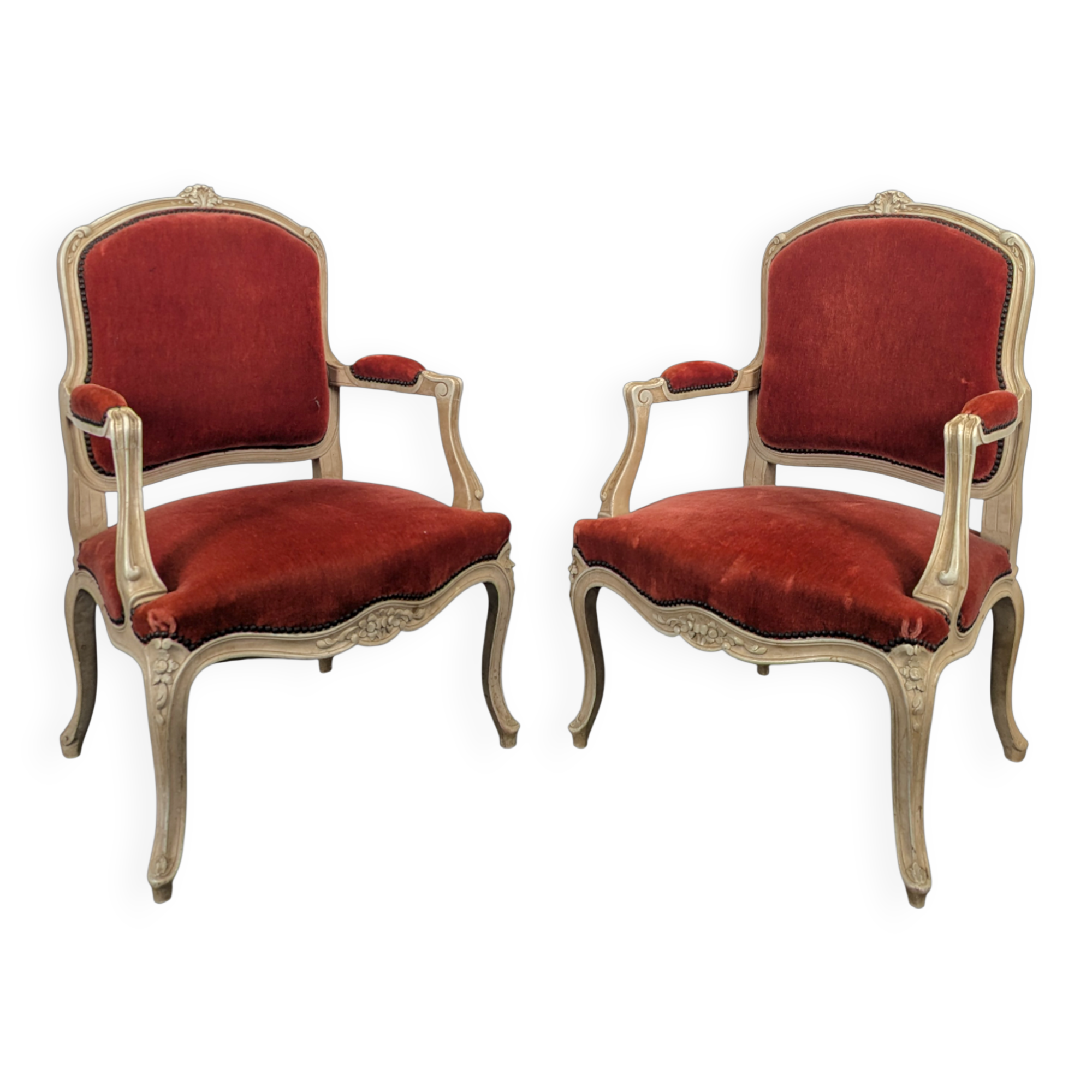 Paire de fauteuils cabriolets rouges de style Louis XV
