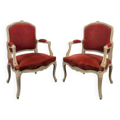 Paire de fauteuils cabriolets rouges de style Louis XV