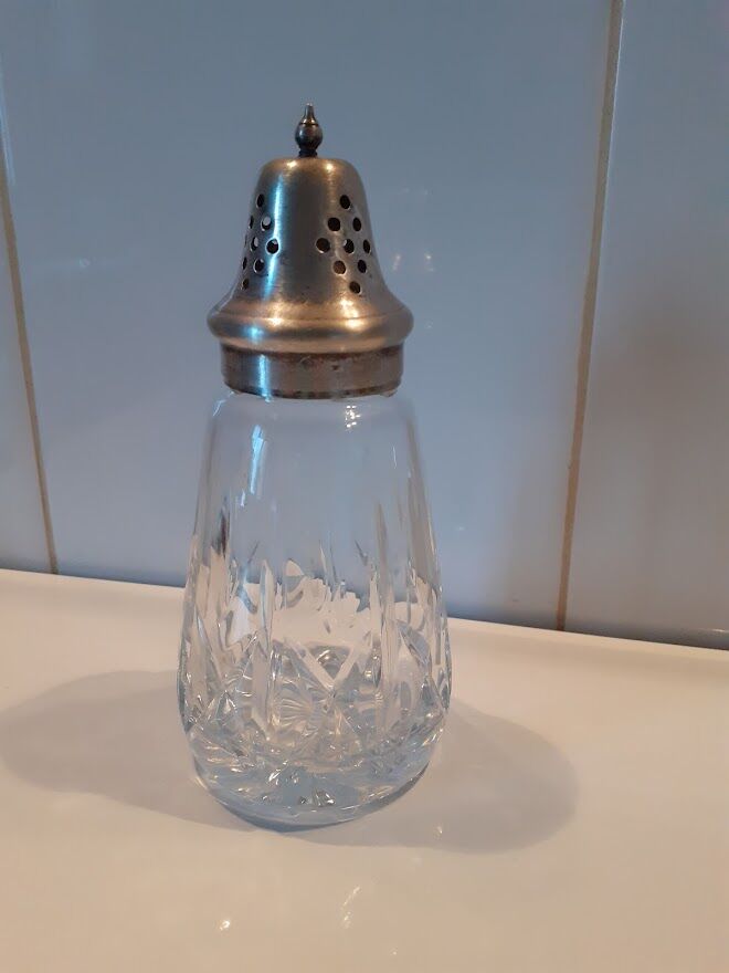 Crystal sugar sprinkler