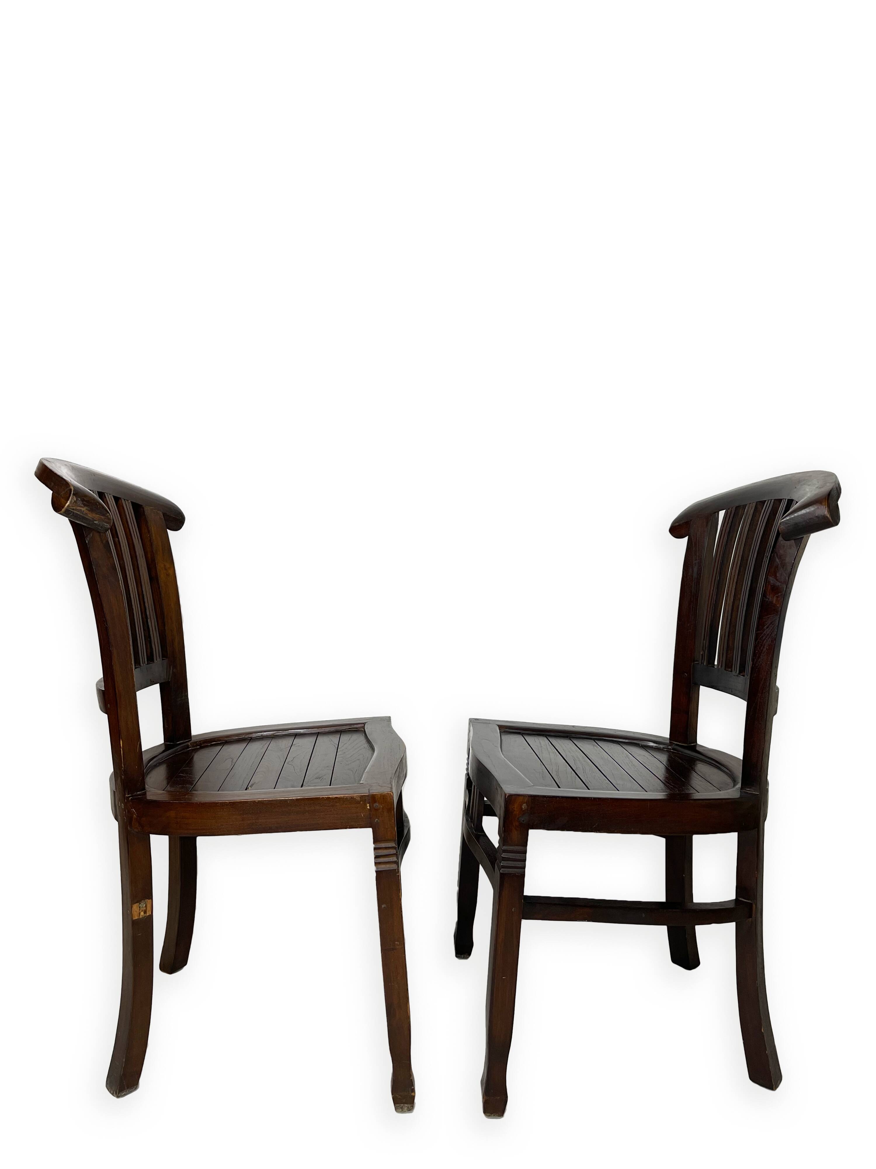 2 chaises coloniales en bois massif, années 1950